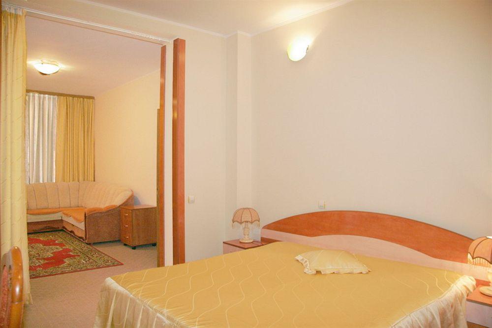 Hotel Amphitryon Бухарест Экстерьер фото